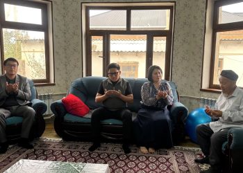 ТҮРКІСТАН: «RESPUBLICA» ПАРТИЯСЫ ҚАРИЯЛАРҒА ҚҰРМЕТ КӨРСЕТТІ